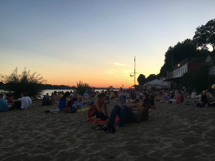 gebutstagsfeier-an-der-elbe-40-something-de-estherlangmaack