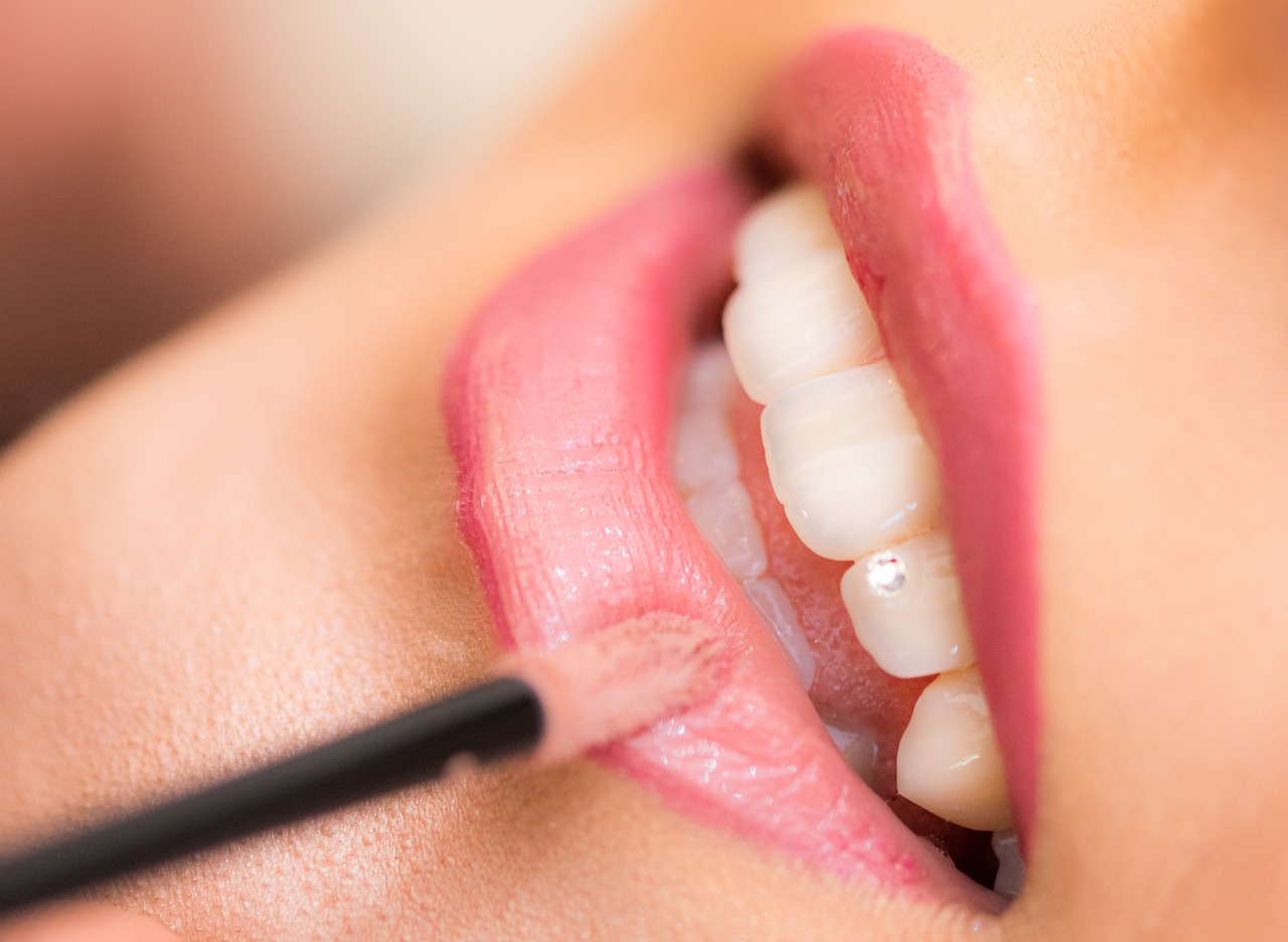 Stylingtipps ab 40 Sascha Hughes Lippen schminken 40-something.de ©pixabay