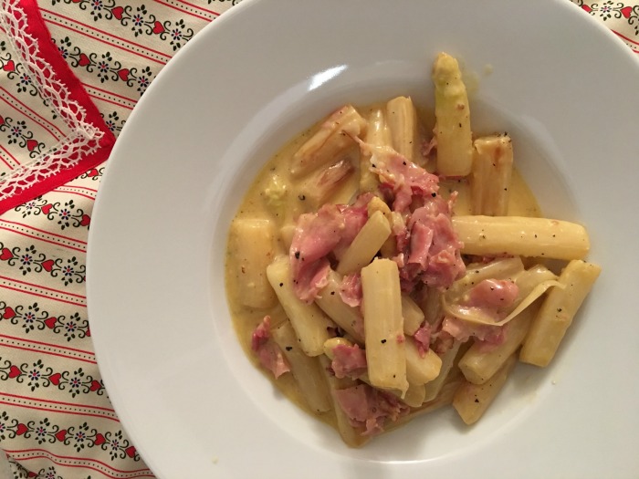 Low Carb Rezept: Spargel – Bei der Carbonara fehlen nicht mal die Nudeln! ©estherlangmaack 40-something.de