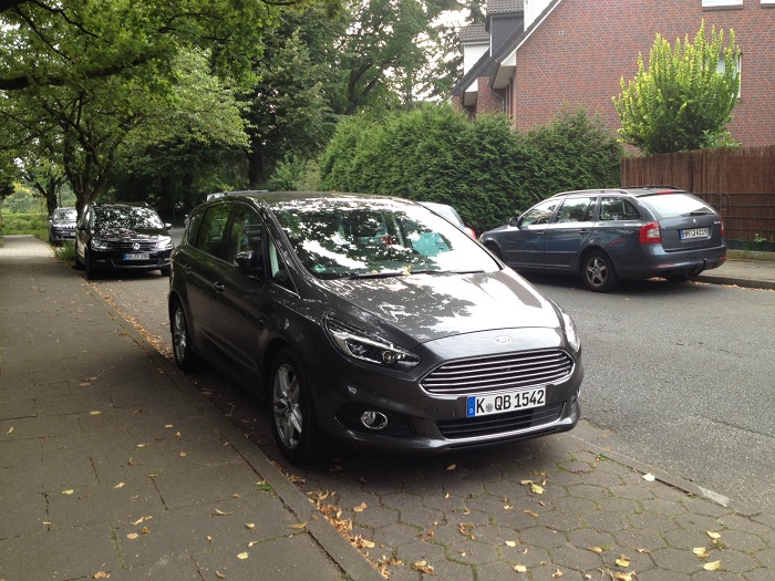 Autotest Ford-S-Max: leicht eingeparkt