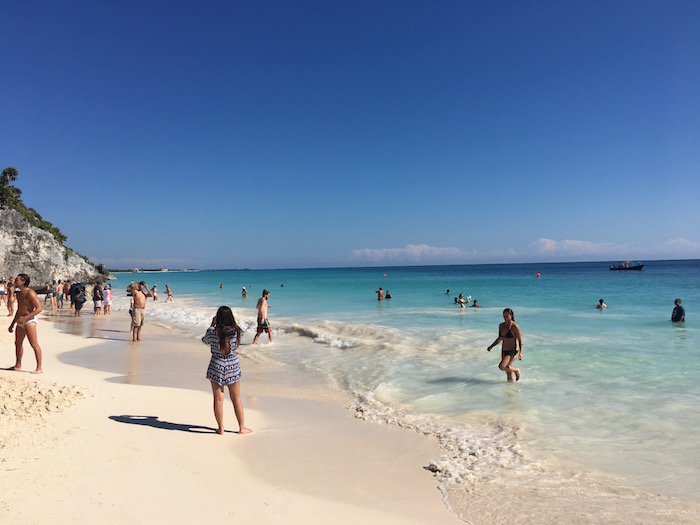 Traumstrände weltweit: Kein Geheimtipp, aber schön: Tulum unterhalb der Ruinen @estherlangmaack